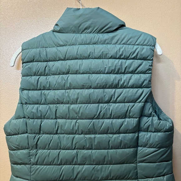 Old Navy Active Puffer Green Water Resistant Full Zip Vest Size M NWT - Picture 9 of 9